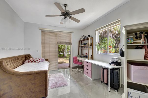 Home Office, Interior