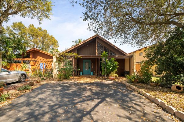 Exterior, Facade, American Craftsman
