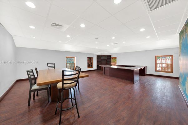 Dining room, Interior, Kitchen, Recessed Lighting, Wood Texture Flooring