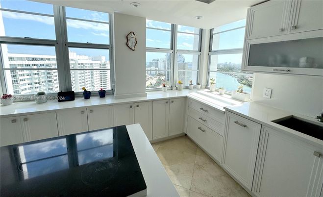 Interior, Kitchen, Recessed Lighting, Water