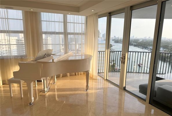 Interior, Piano, Recessed Lighting, Water
