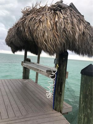 Exterior, Lake