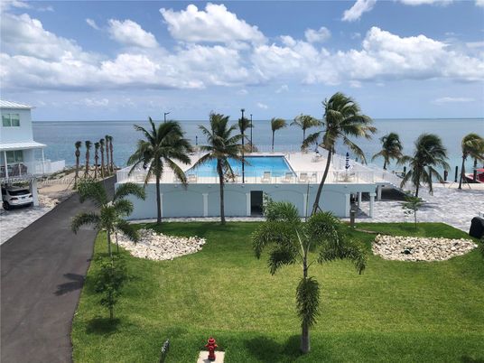 Exterior, Lake, Pool, Water