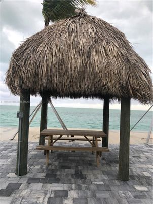 Exterior, Lake