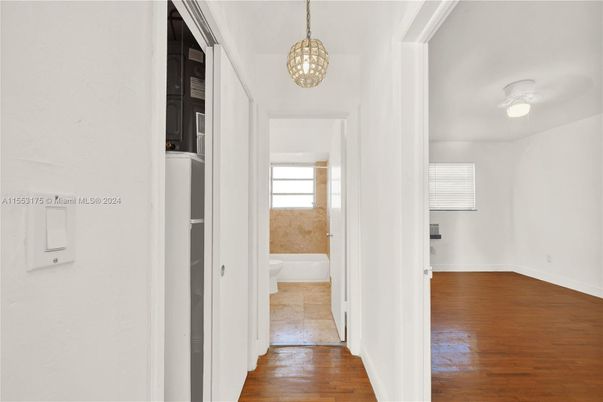Interior, Pendant Lights, Wood Texture Flooring