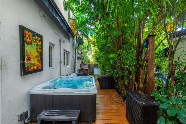 Exterior, Hot Tub