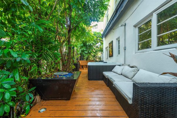 Exterior, Hot Tub