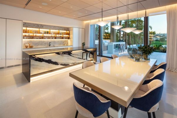 Dining room, Interior, Pendant Lights, Recessed Lighting