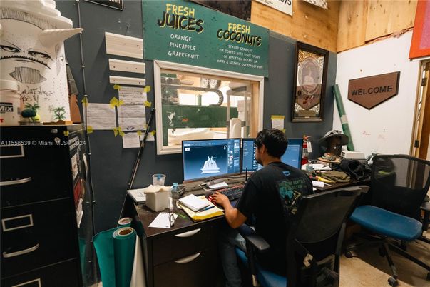 Home Office, Interior