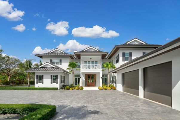 Attached, Exterior, Facade, Mediterranean
