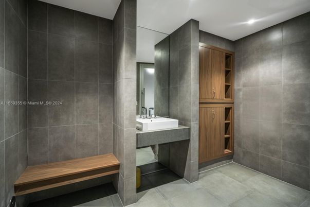 Bathroom, Interior, Recessed Lighting