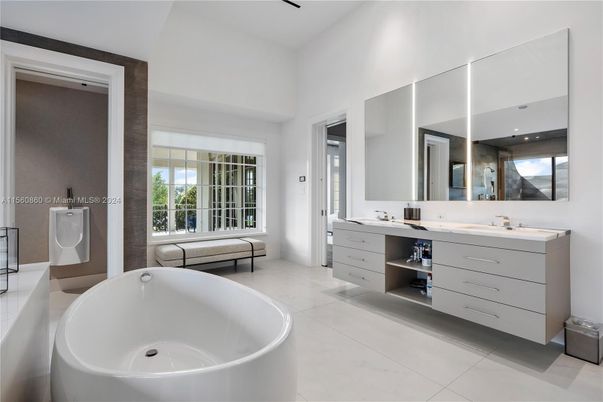 Bathroom, Dual Sink Vanities, Free Standing Baths, Interior, Recessed Lighting