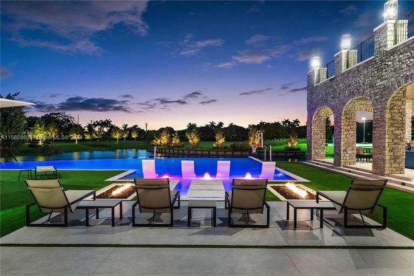 Exterior, Pool, Water