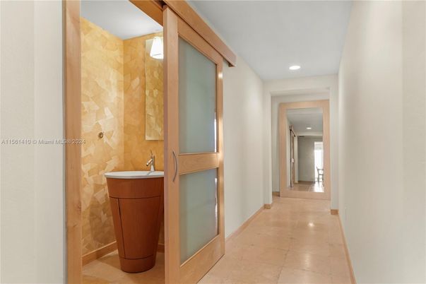 Bathroom, Interior, Recessed Lighting
