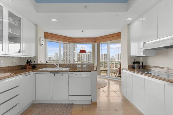 Interior, Kitchen, Pendant Lights, Recessed Lighting