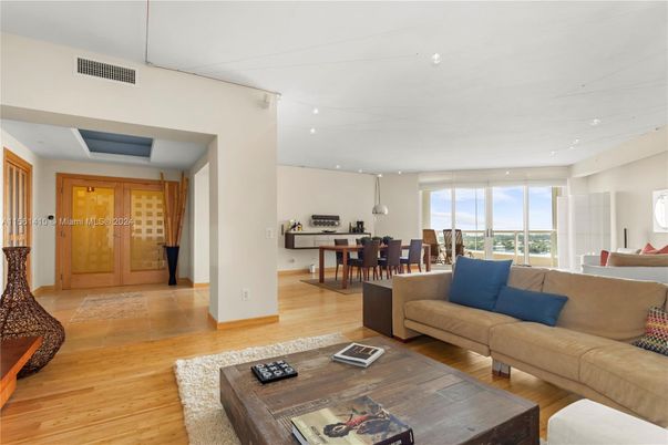 Dining room, Interior, Living room, Pendant Lights, Recessed Lighting, Wood Texture Flooring