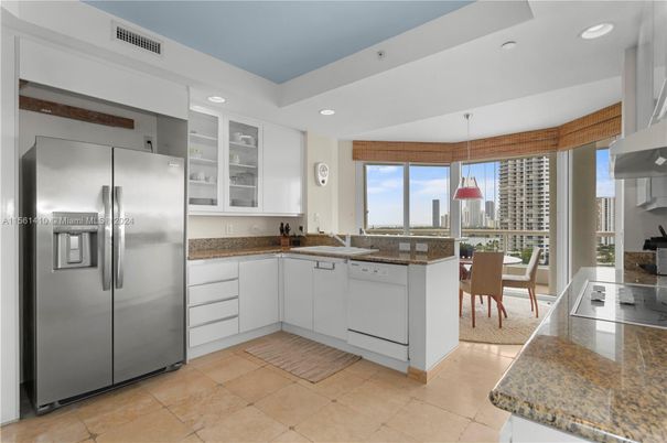 Dining room, Interior, Kitchen, Pendant Lights, Recessed Lighting, Stainless Steel Appliances