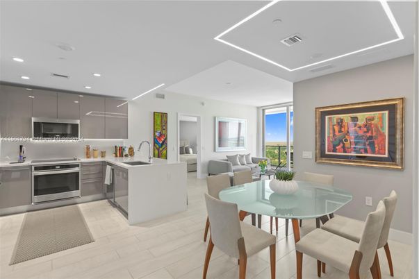 Dining room, Interior, Kitchen, Recessed Lighting, Stainless Steel Appliances