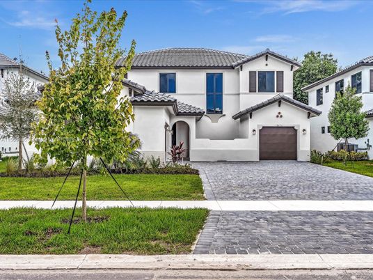 Attached, Exterior, Facade, Mediterranean