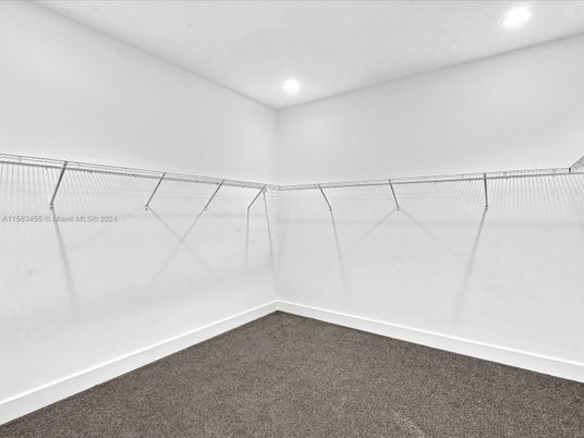 Empty room, Interior, Recessed Lighting, Walk-in Closets