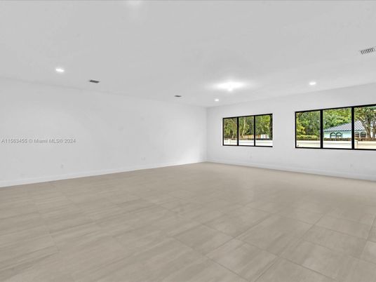 Empty room, Interior, Recessed Lighting
