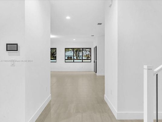 Empty room, Interior, Recessed Lighting