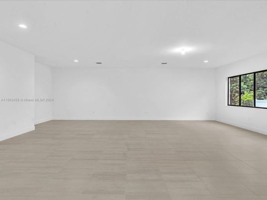 Empty room, Interior, Recessed Lighting