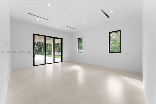 Empty room, Interior, Recessed Lighting