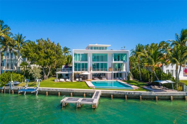 Exterior, Lake