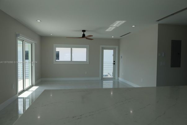 Empty room, Interior, Recessed Lighting