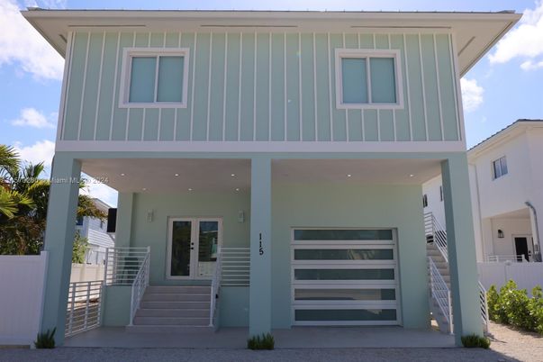 Exterior, Facade, Modern