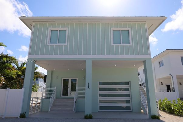 Attached, Exterior, Facade, Modern