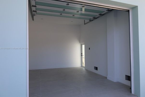 Garage, Interior