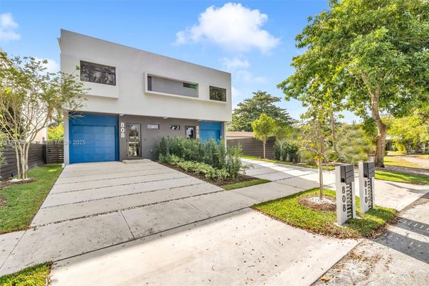 Backyard, Exterior, Facade, Modern