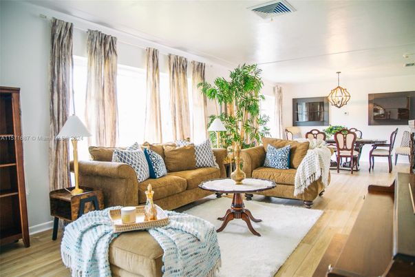 Chandelier, Dining room, Interior, Living room, Wood Texture Flooring