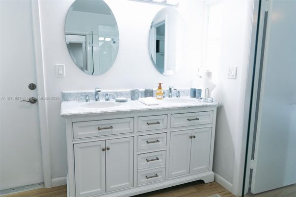Bathroom, Dual Sink Vanities, Interior, Wood Texture Flooring