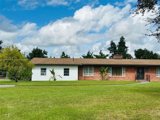 Backyard, Exterior, Facade, Brick Facade, Ranch