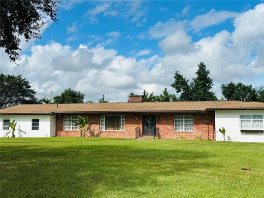 Exterior, Facade, Brick Facade, Ranch