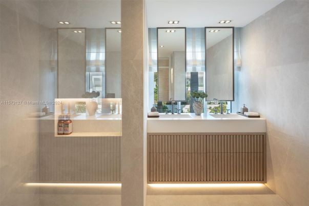 Bathroom, Interior, Recessed Lighting