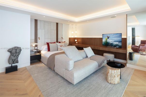Bedroom, Interior, Living room, Pendant Lights, Recessed Lighting, Wood Texture Flooring