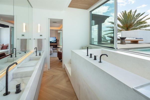 Bathroom, Interior, Pendant Lights, Wood Texture Flooring