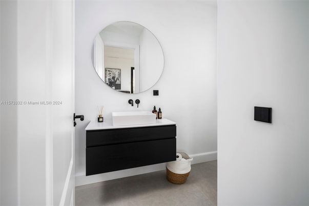 Bathroom, Interior