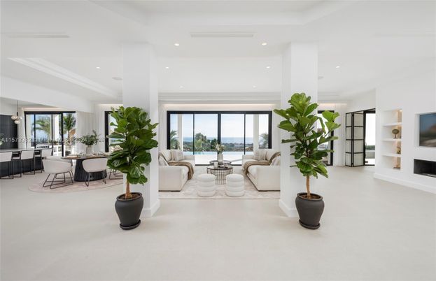 Dining room, Interior, Living room, Pendant Lights, Recessed Lighting