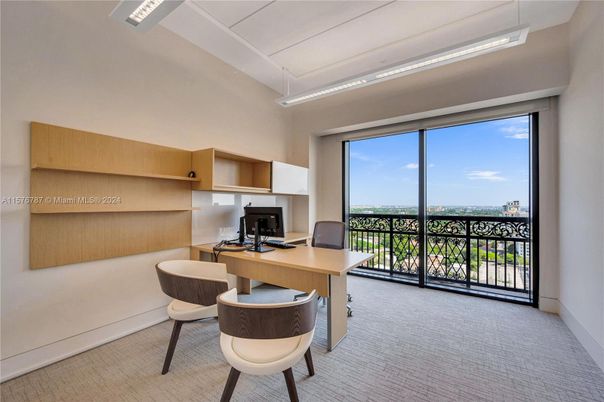Home Office, Interior