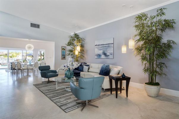 Dining room, Interior, Living room, Pendant Lights