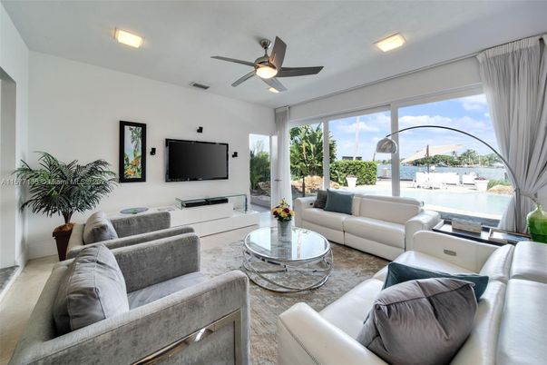 Interior, Living room, Recessed Lighting, Water