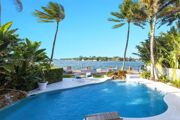 Exterior, Lake, Pool