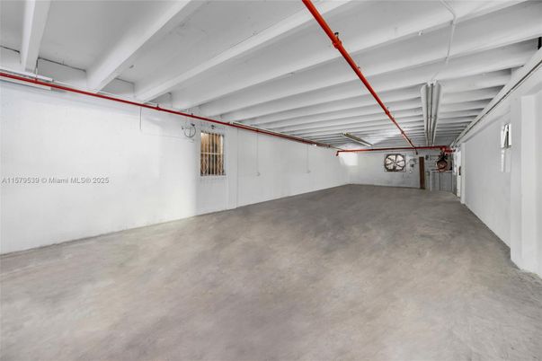 Garage, Interior