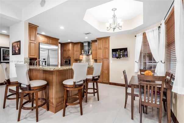 Chandelier, Dining room, Interior, Kitchen, Recessed Lighting, Stainless Steel Appliances