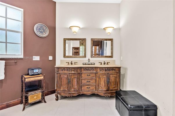 Bathroom, Dual Sink Vanities, Interior